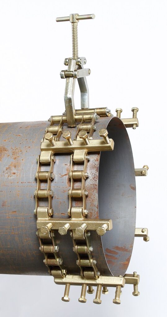 A D200 chain clamp tool is secured around the end of a metal pipe using multiple bolts and a T-handle screw mechanism, shown against a plain white background.